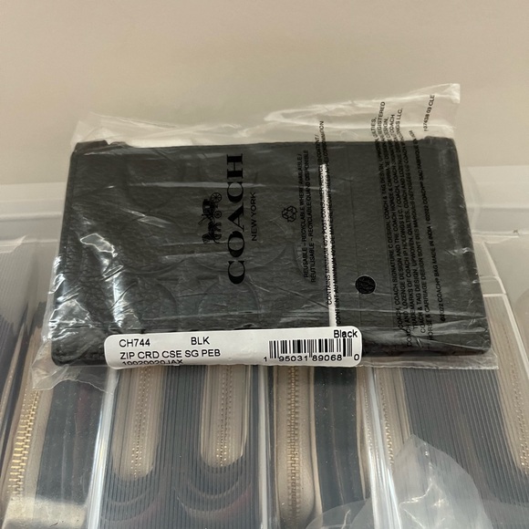 NWT Coach CH744 Zip Card Case In Signature Leather Wallet Card Holder Black $125 - Picture 4 of 4